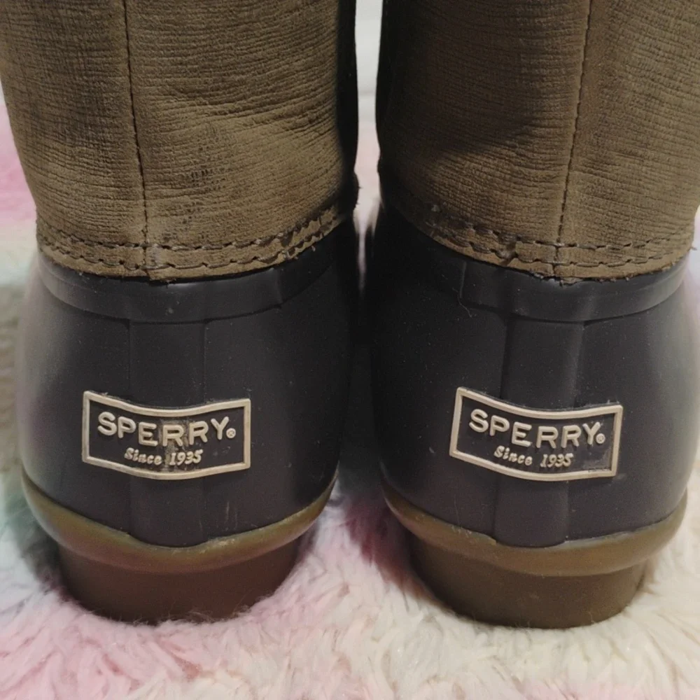 (X-102) SALE! Sperry Saltwater Duck Boots Sz.8 Hardly Worn